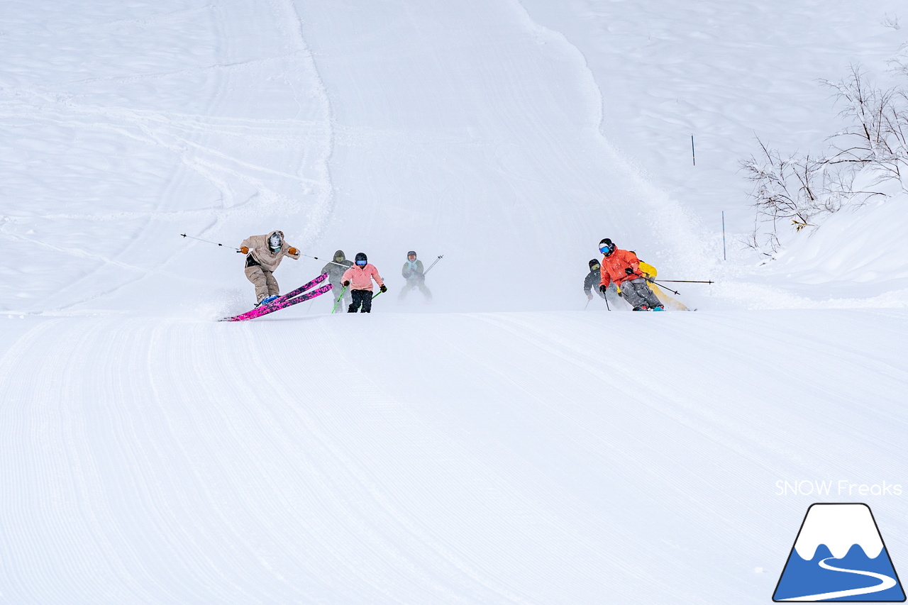 絶好のふかふか新雪コンディションに恵まれて！『パドルクラブ』太板だけのニューモデルスキー試乗会「ファット・フリーライドスキー試乗会」開催 in かもい岳国際スキー場